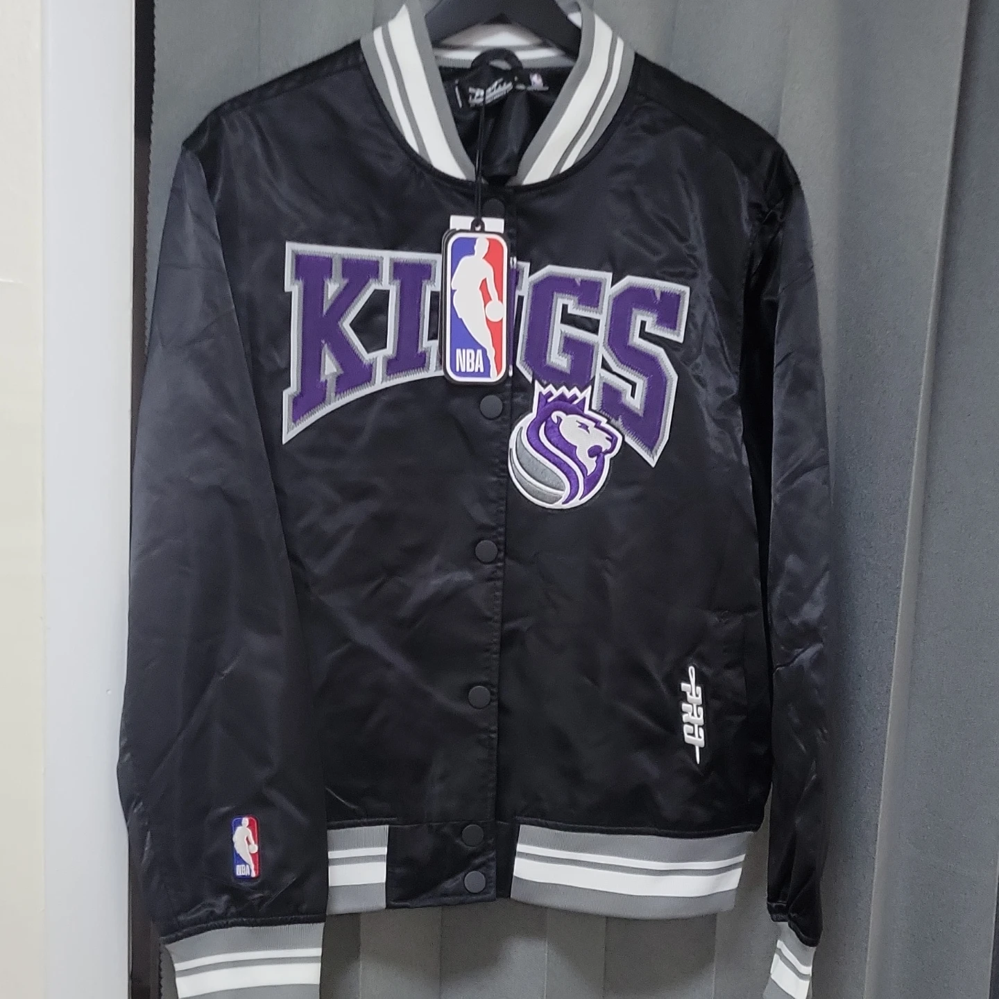 NBA Sacramento Kings Satin Bomber Jacket - photo 5