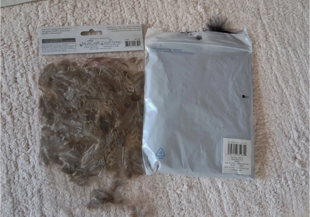 #Freecycle ❤️ Craft Medley Natural Mini Feathers - photo 2