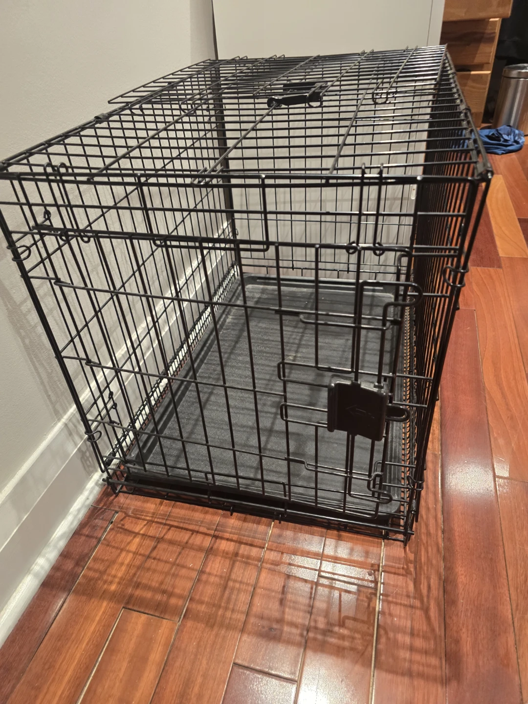 Amazon Basics Foldable Dog Metal Crate, Single Door - photo 2