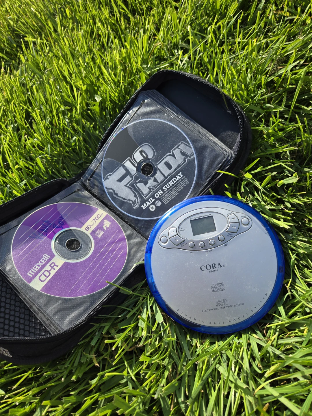 *unworking* Portable CD Player - photo 3