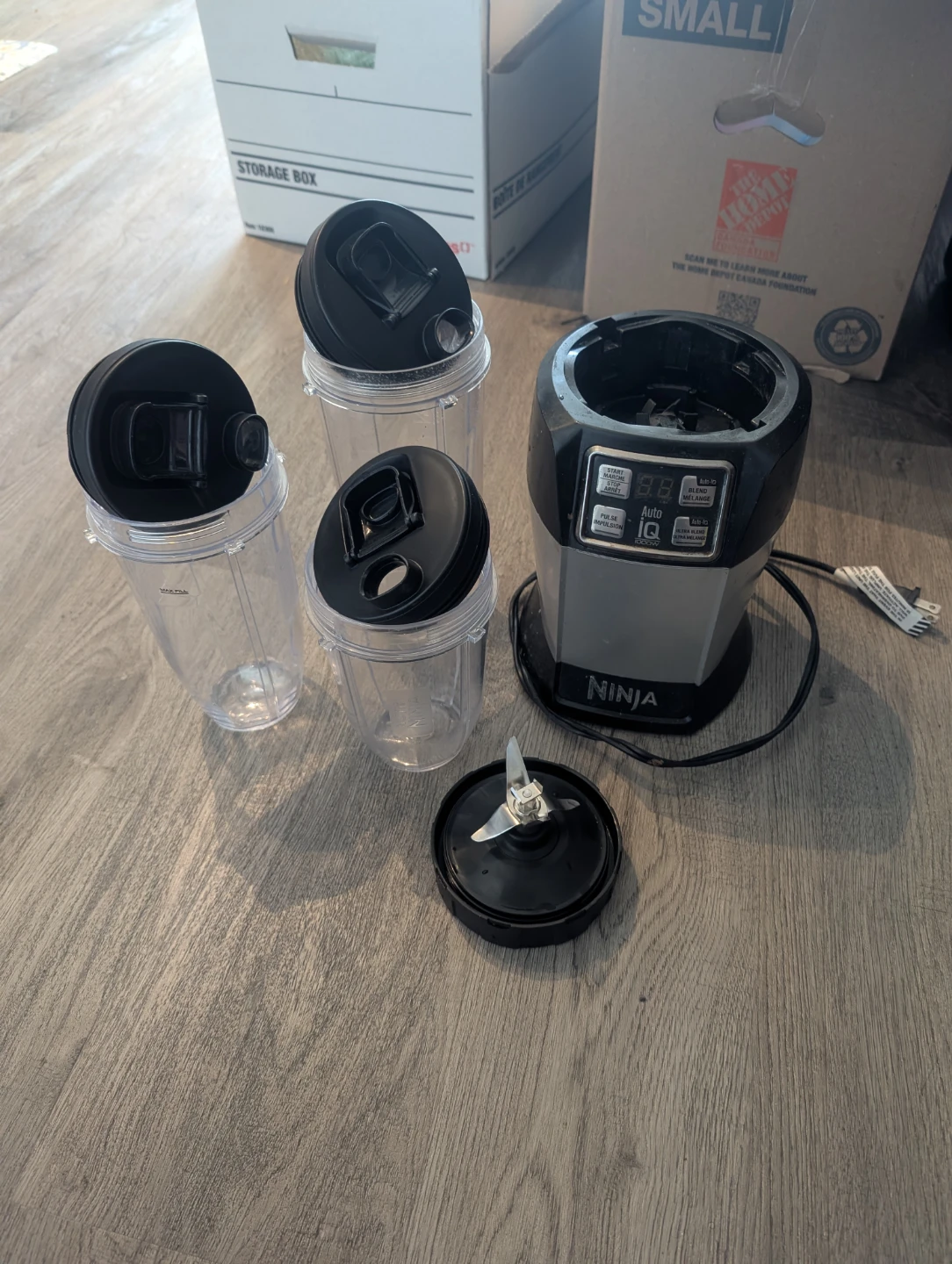 Ninja AutoIQ 1000W Nutri Blender with all parts