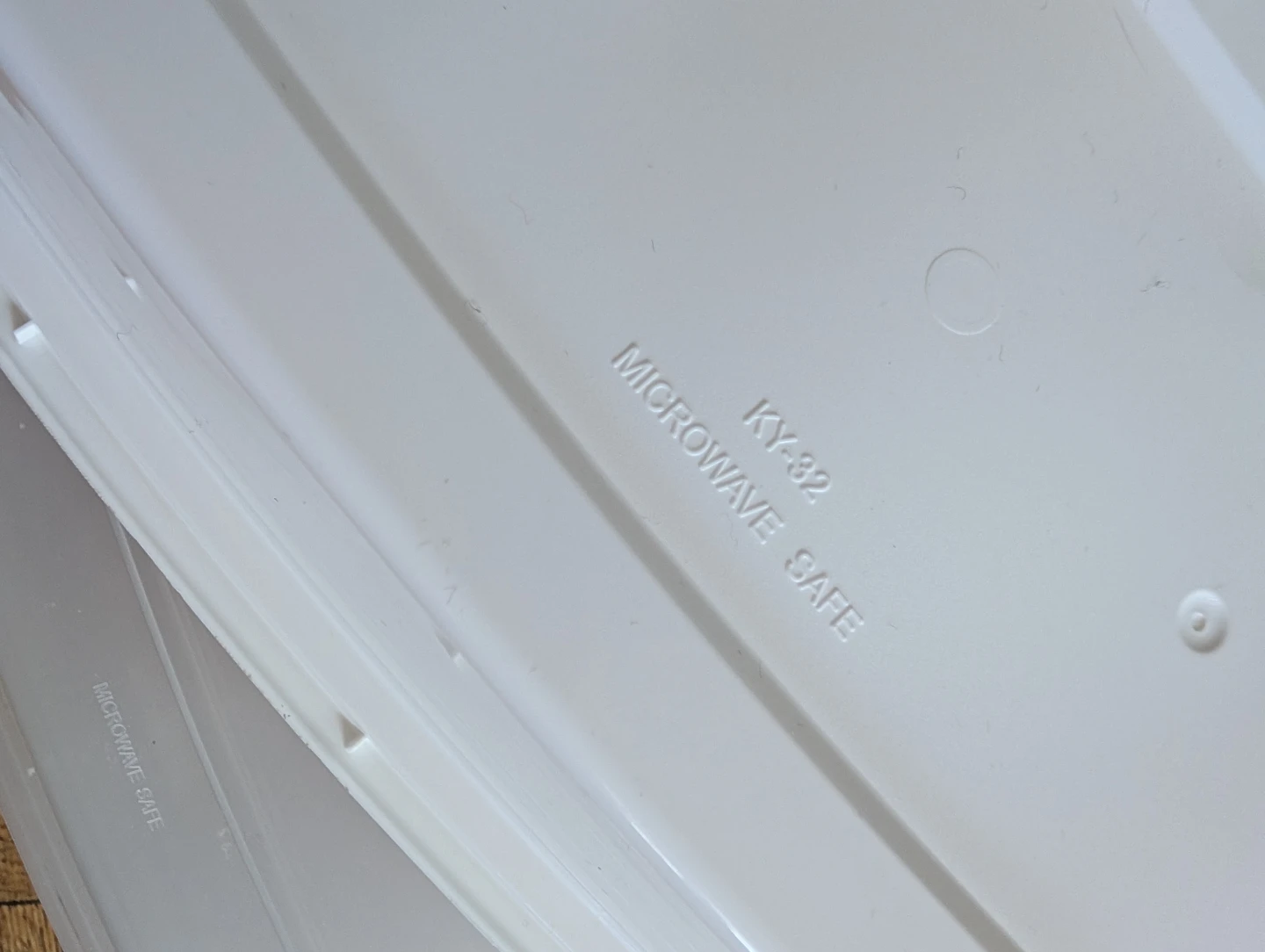 6 White Microwave Safe Food Storage Containers - photo 2