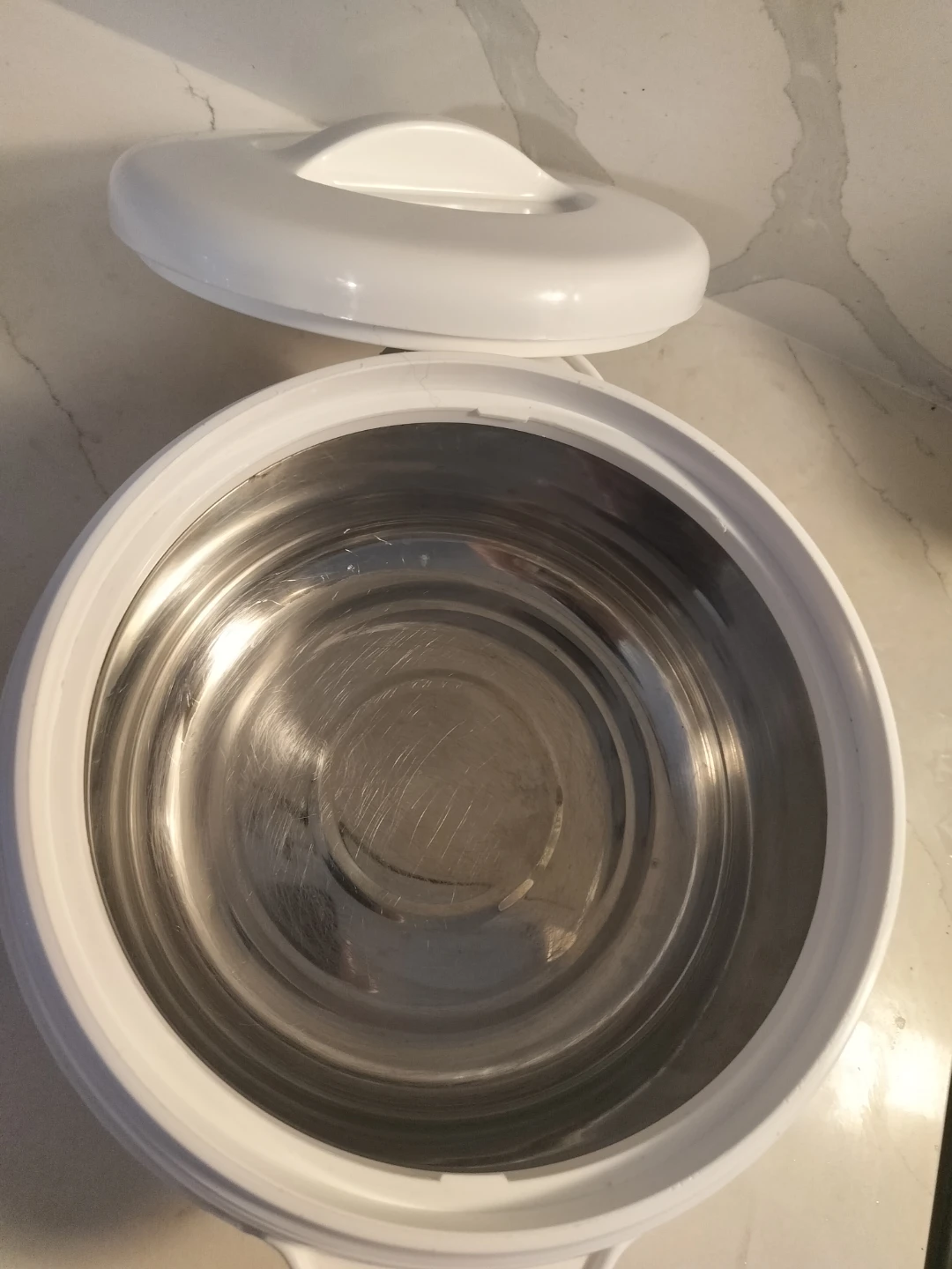 White Insulated Casserole Dish - photo 2