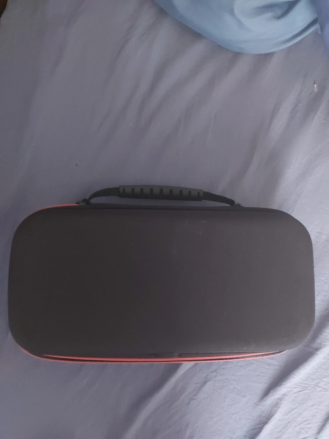 Nintendo Switch carrying case in black and red - photo 2
