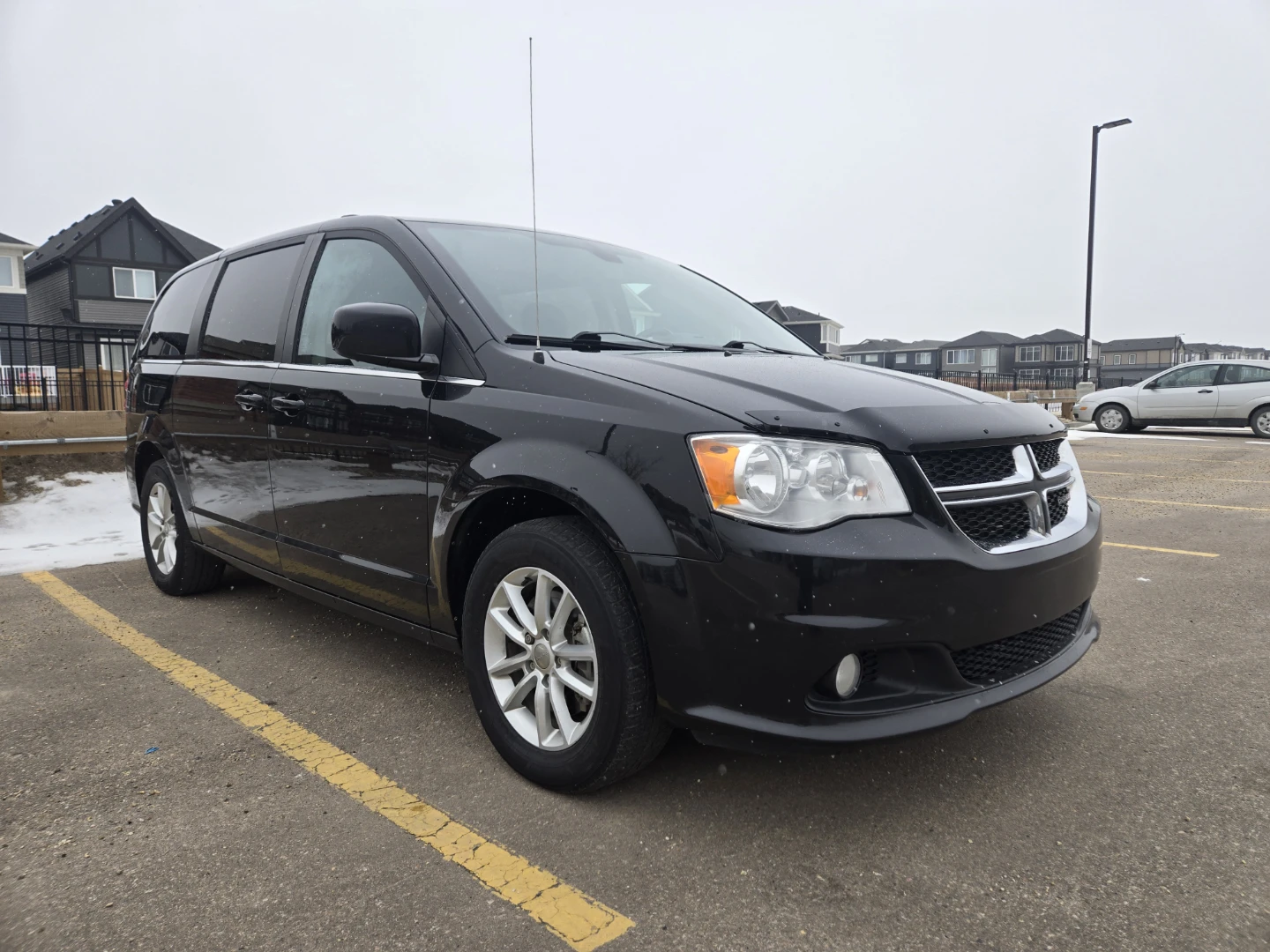 2019 Dodge Grand Caravan Minivan sxt premium plus - photo 3
