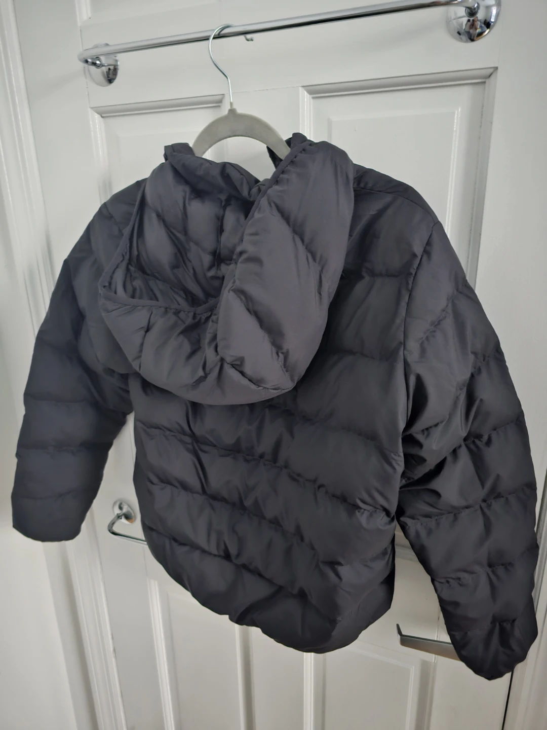 Uniqlo black puffer with detachable hood - photo 2