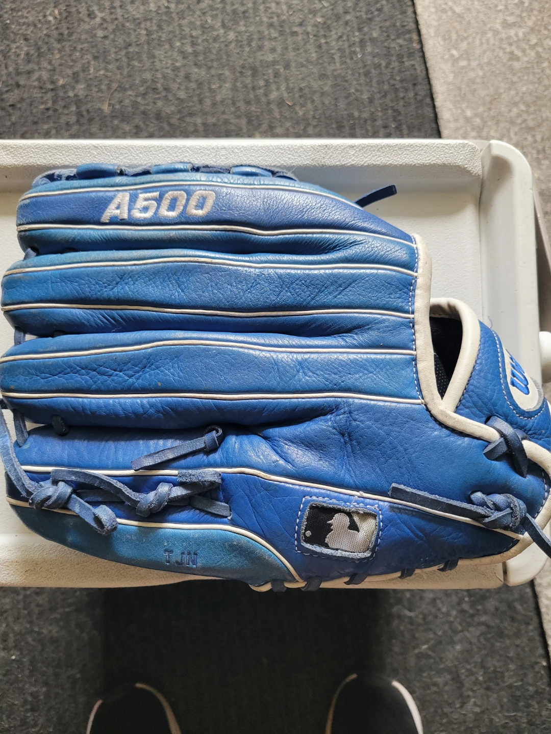 12" Blue Jay's baseball glove - photo 3