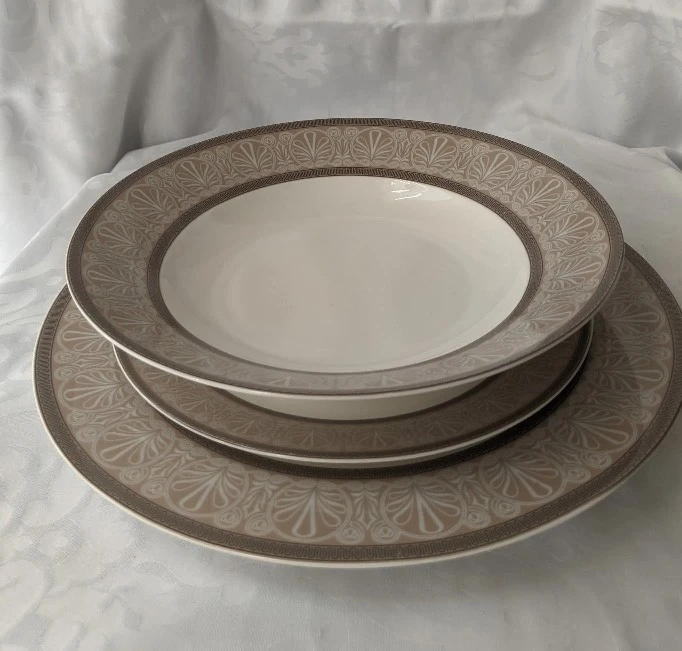 Cash only - Stokes Dinner Plates Set