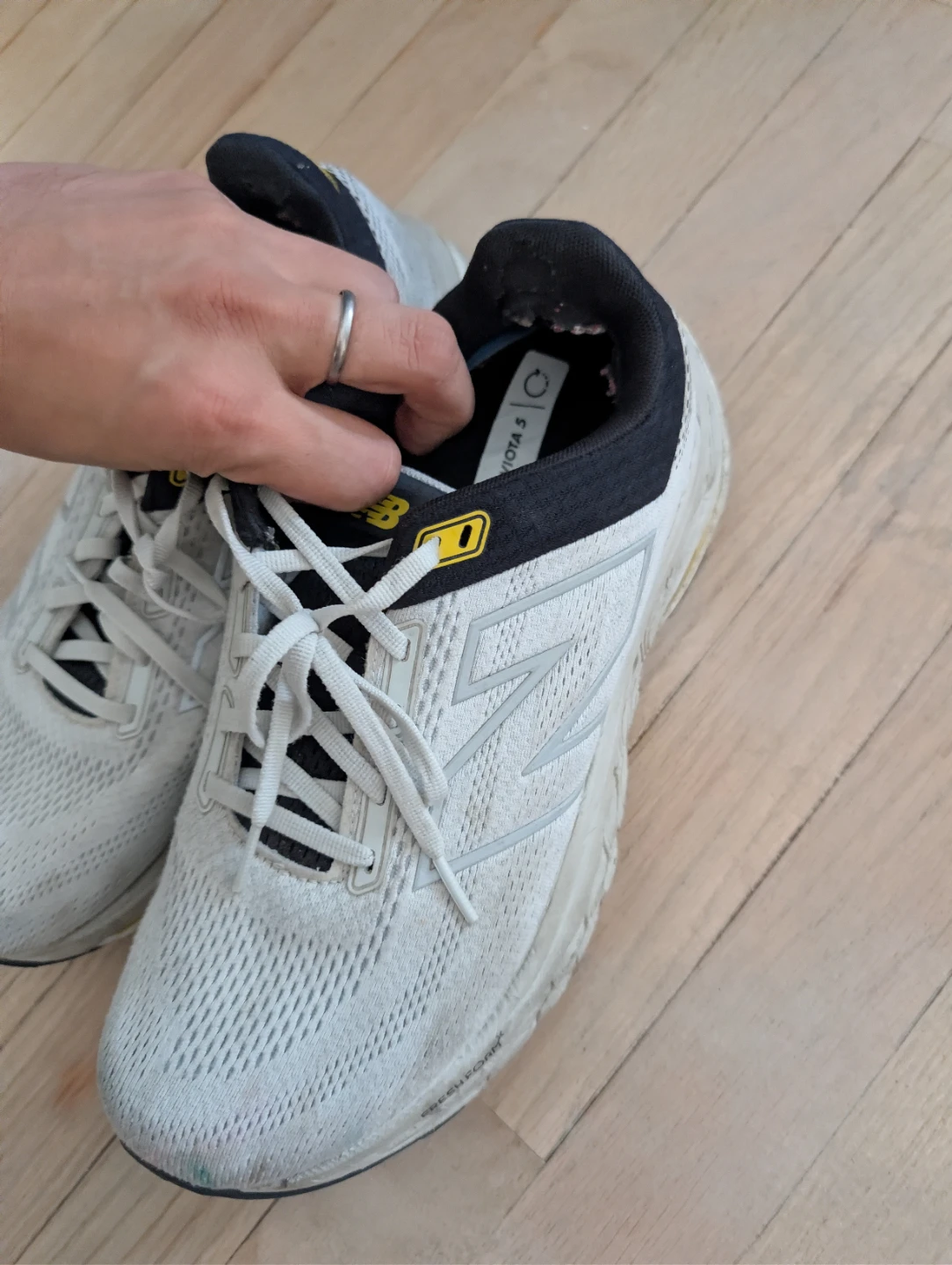 New Balance Gaviota 5 and Asics gt 1000 - photo 3