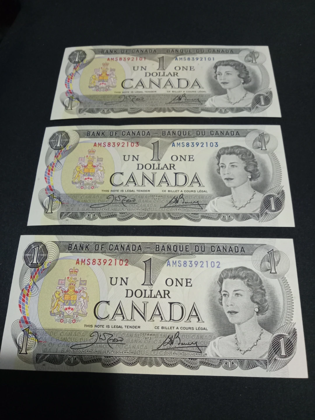 Uncirculated consecutive Canadian one dollar bills