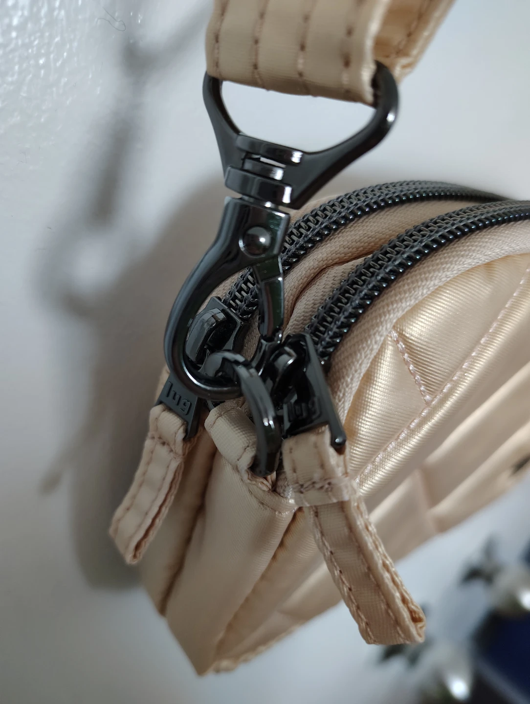 🆕 lug Quilted Crossbody Bag in Champagne Gold - photo 3