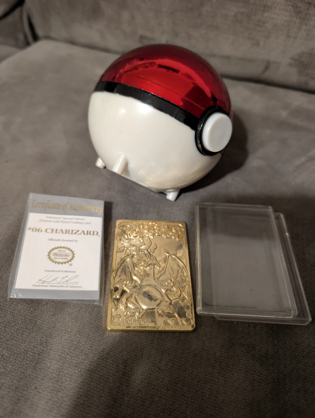 1999 Pokémon 23K Gold-Plated Card Charizard with COA & Pokéball - photo 4