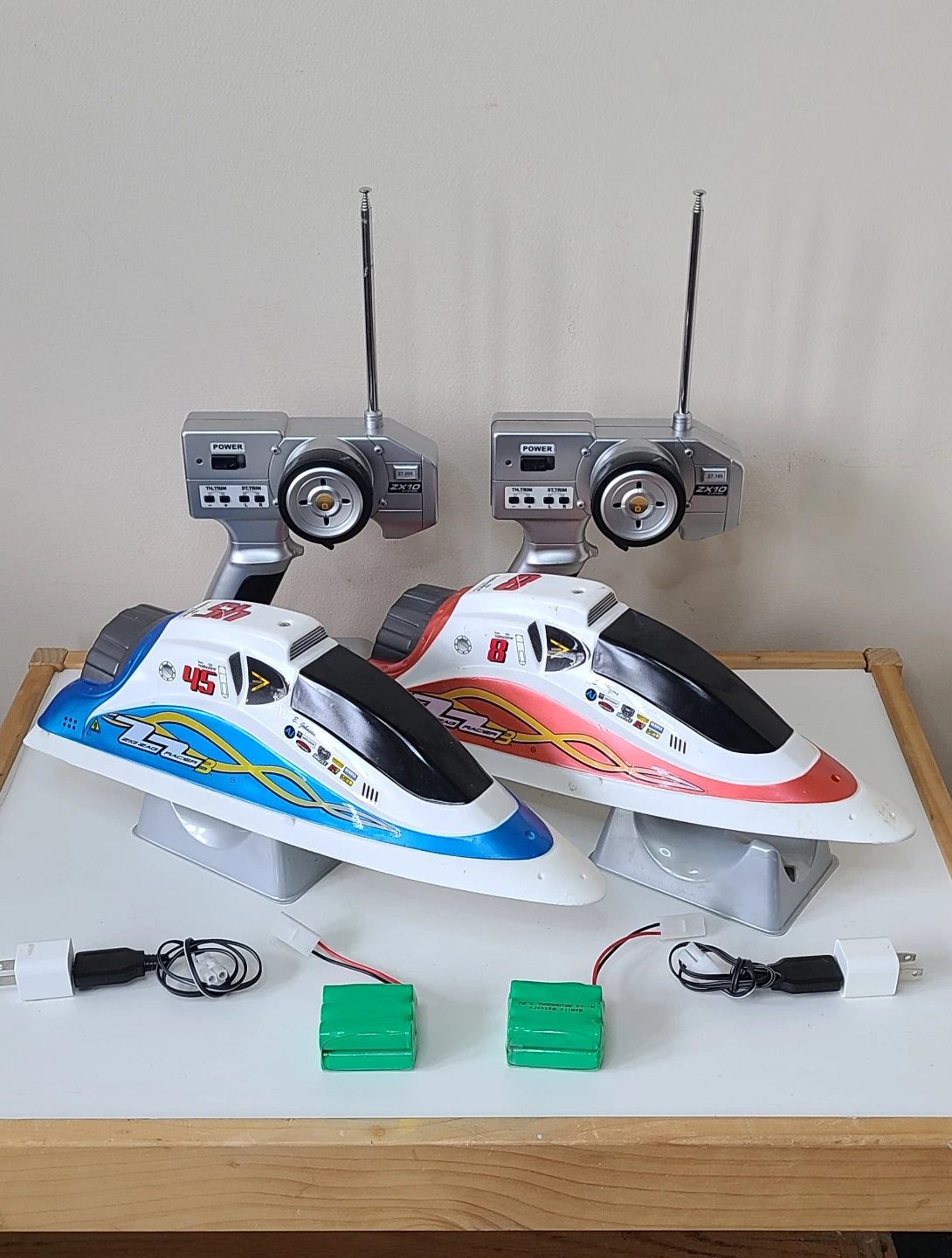 2 x RC Boats Zig Zag Racer III - Excellent Condition in Boxes!