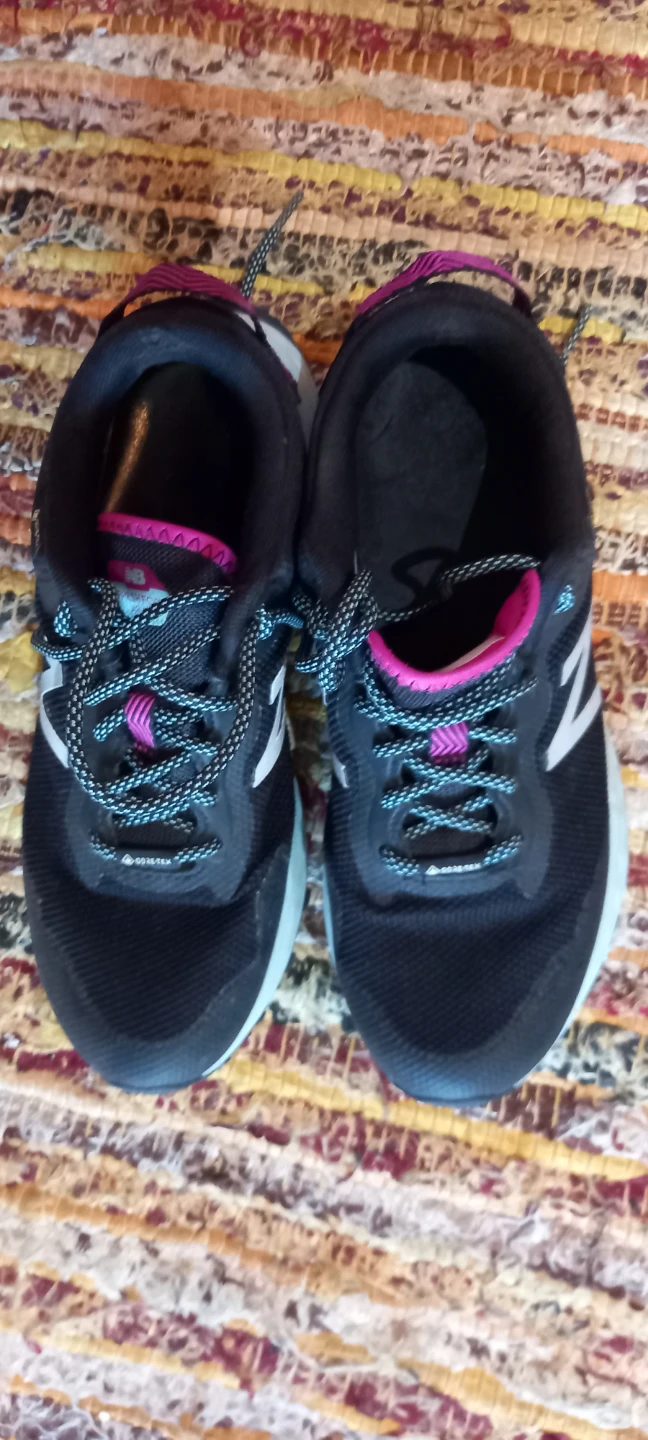 New Balance Black Gore-Tex Running Shoes - photo 2