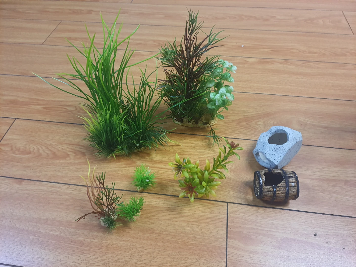 Fish tank + manual pump + ornaments - photo 4