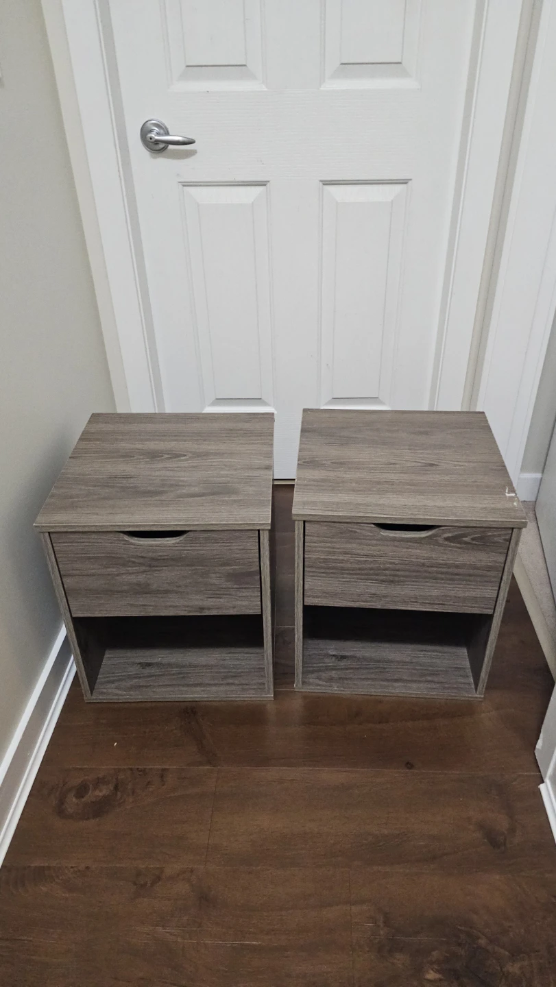 Set of 2 Grey Wood Grain Nightstands