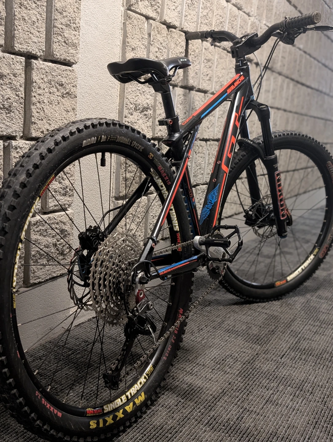 GT Avalanche Mountain Bike - photo 2