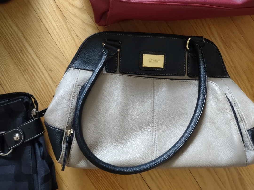 Four assorted handbags - photo 3