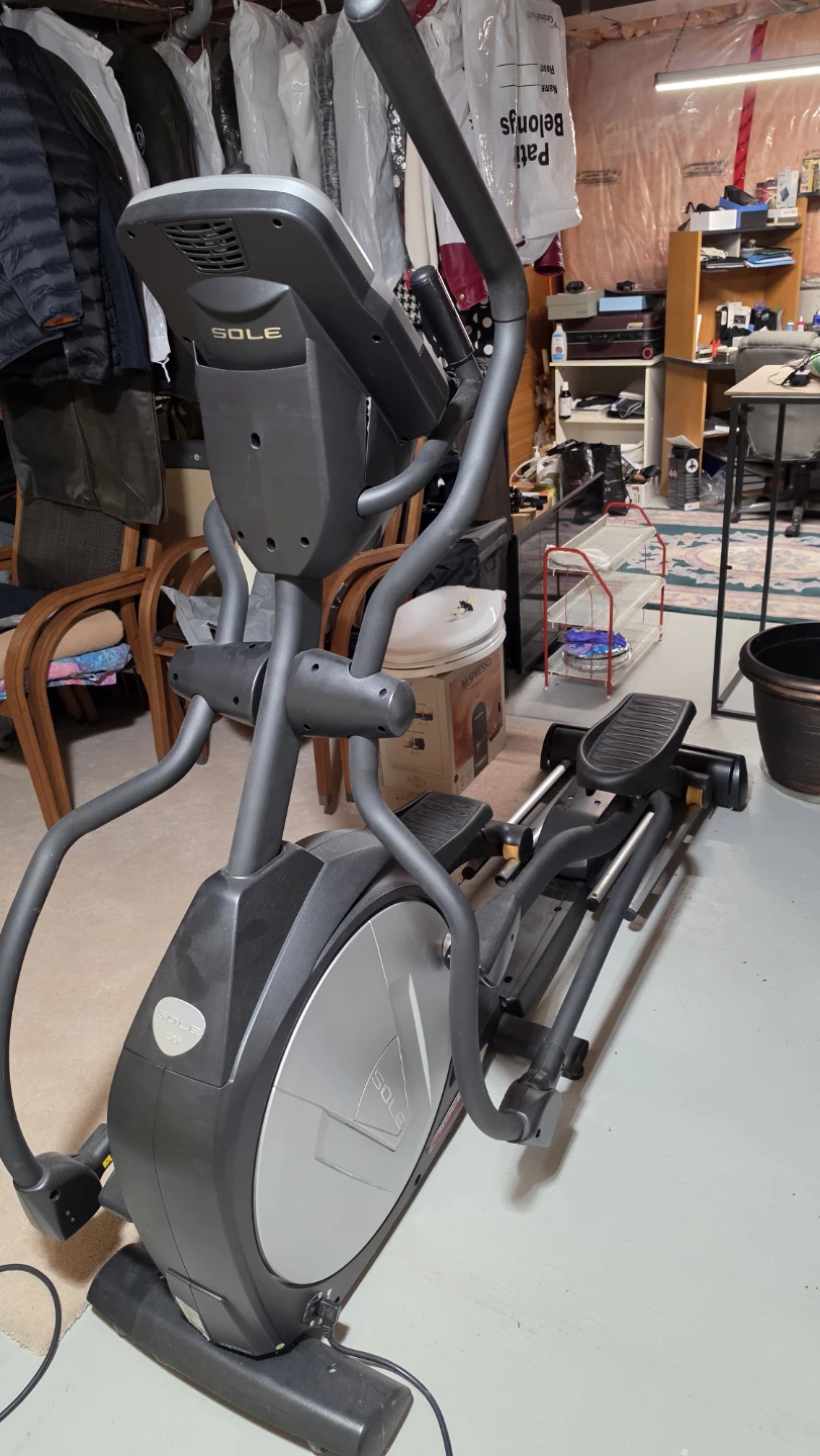 Sole E35 Eliptical Exercise Machine - photo 3