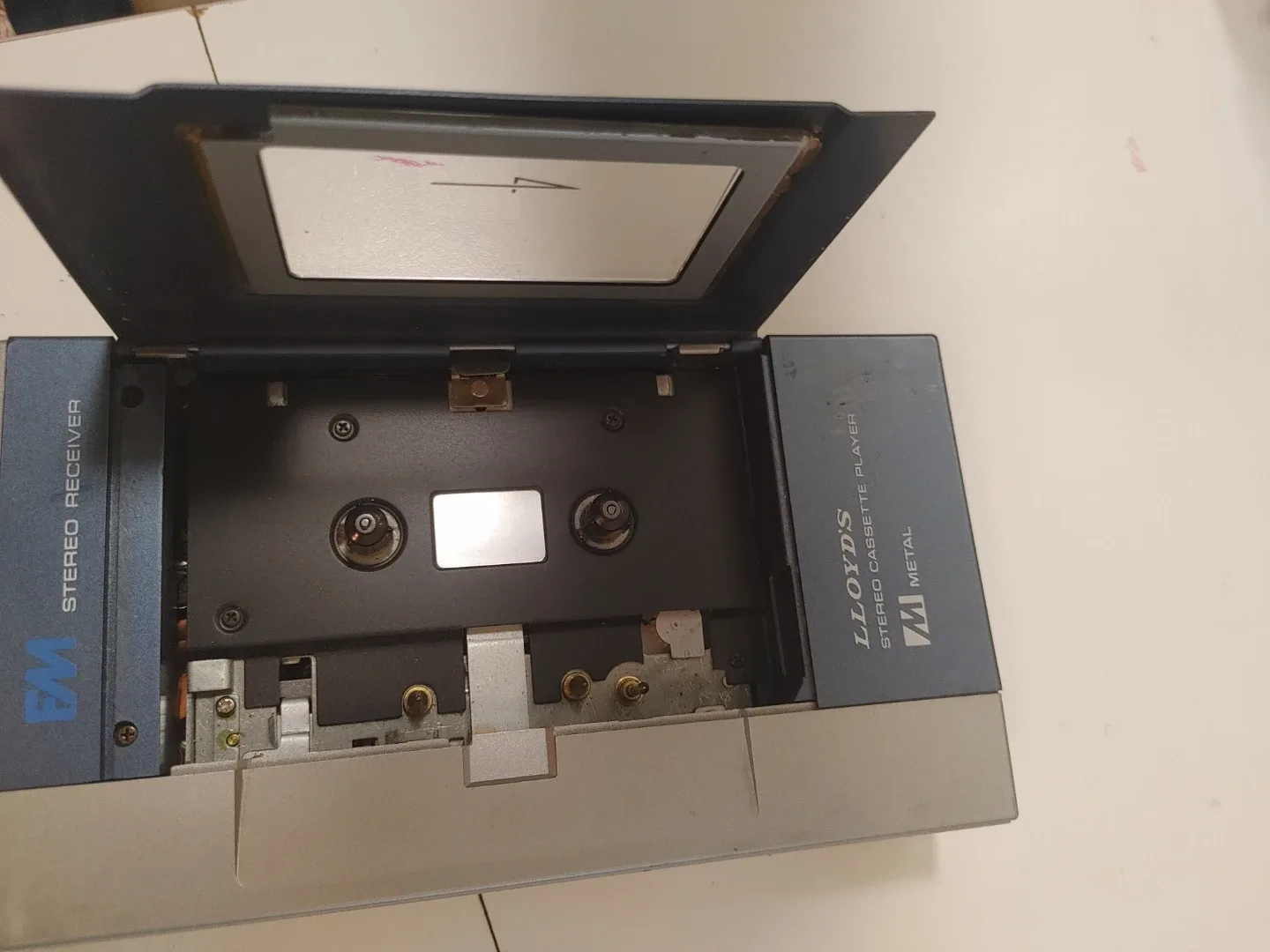 Lloyds V307 Stereo Cassette Player FM Radio - photo 3