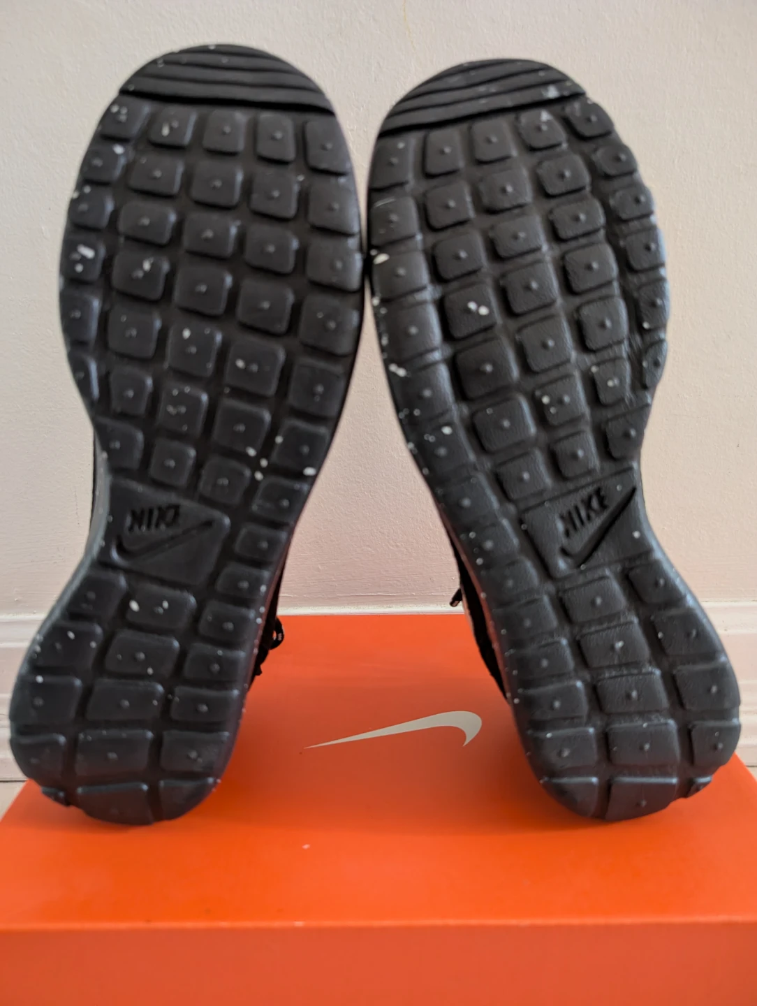 Nike Womens Roshe Run Shoes - (Size 6.5) - photo 4