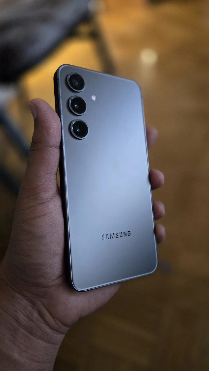 Samsung Galaxy S24 (Unlocked)