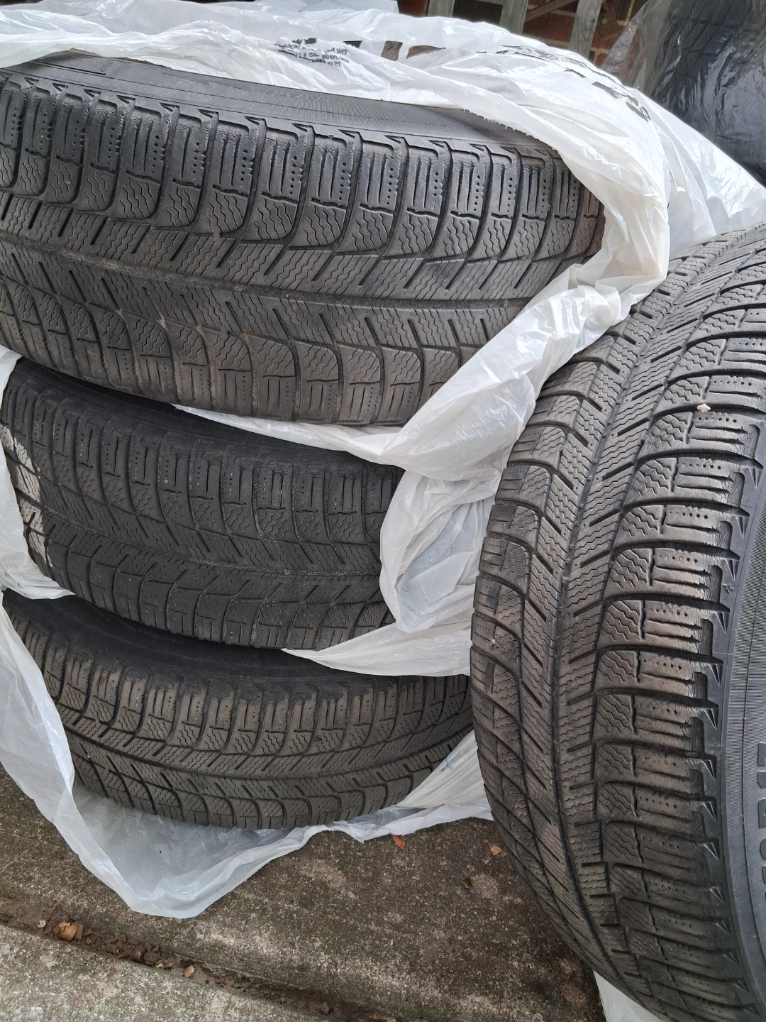 225/60/17 Michelin X-ice Winter Tires. Subaru Forester, etc