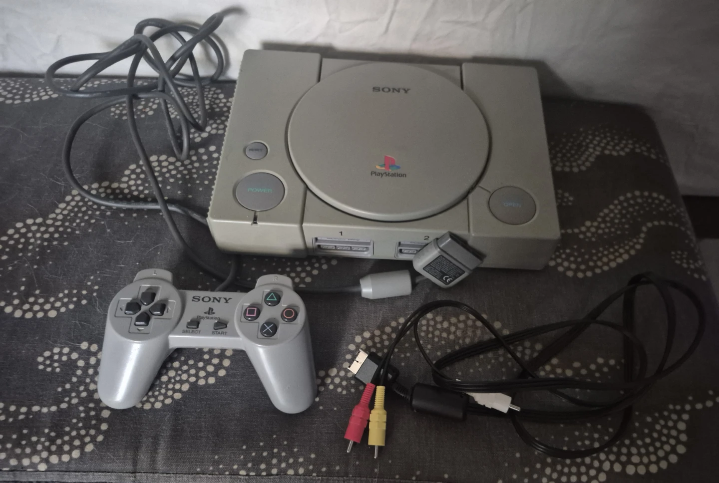 1st Gen Ps1 Console for sale (Rare) - photo 2