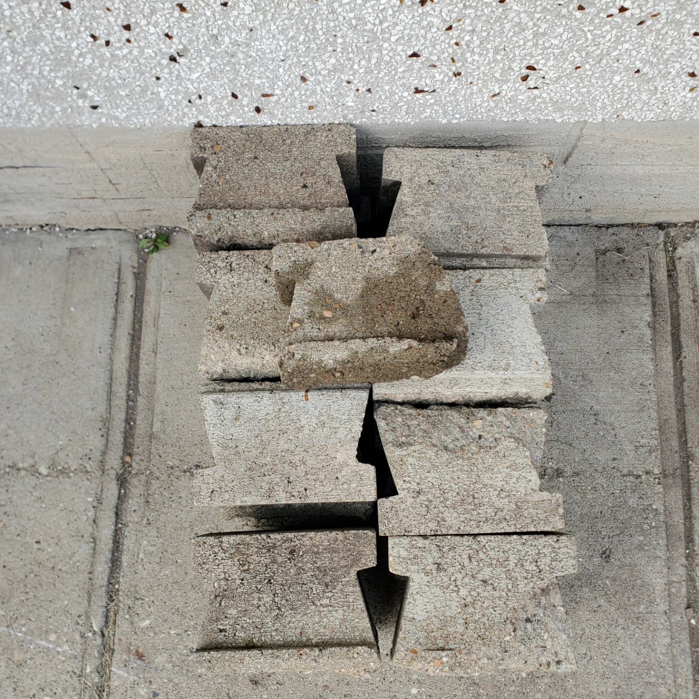 Concrete landscaping blocks - photo 2