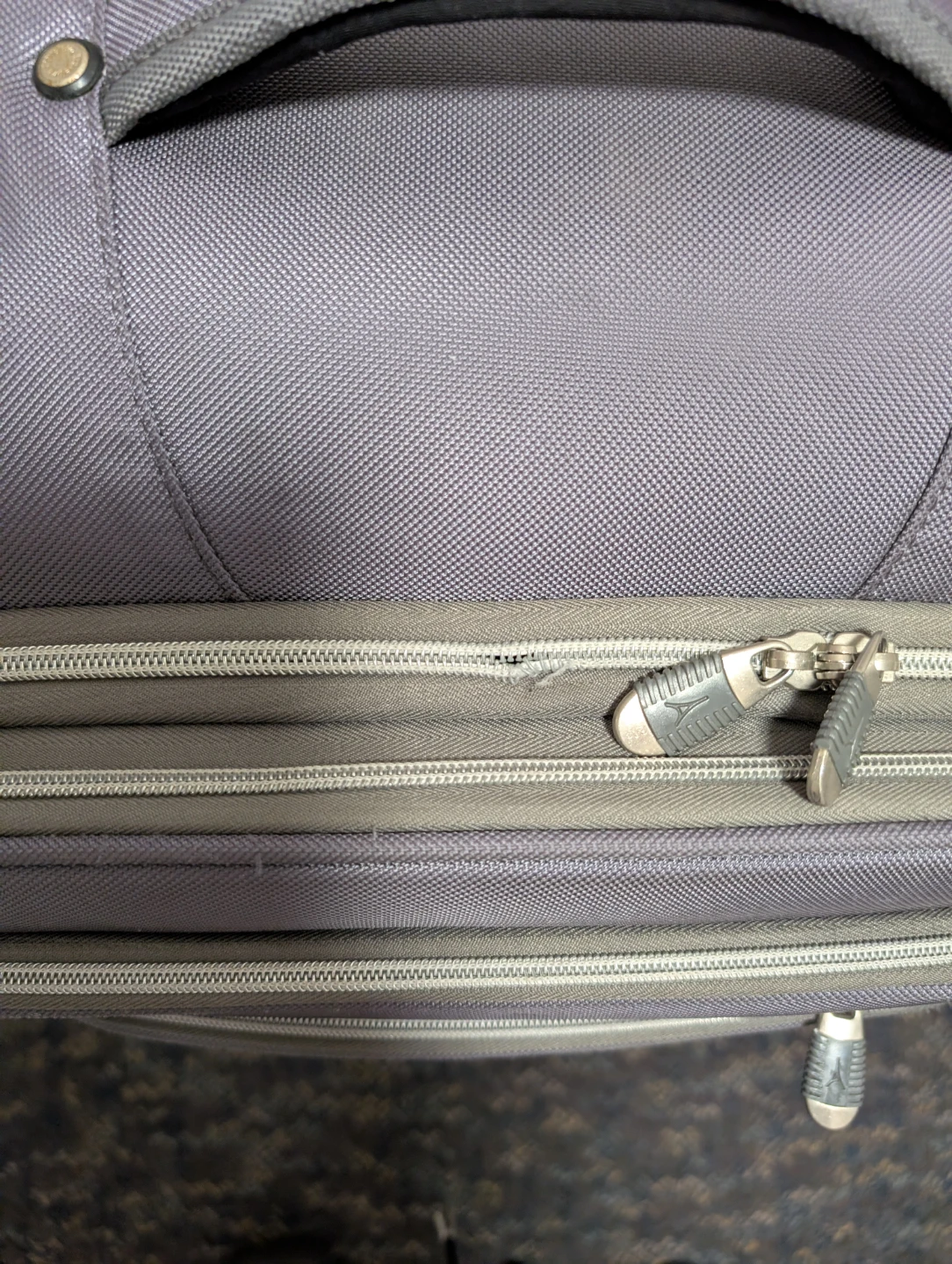 Travelpro 4 wheel Luggage Suitcase 25" AS IS Faulty Zipper - photo 2