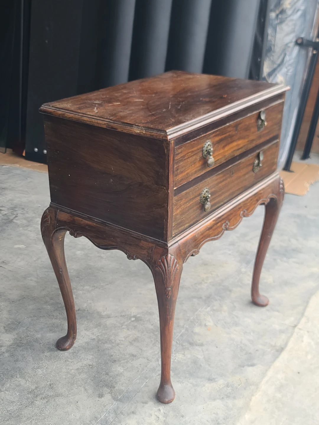 Antique Queen Anne Style Two-Drawer Side Table - photo 2