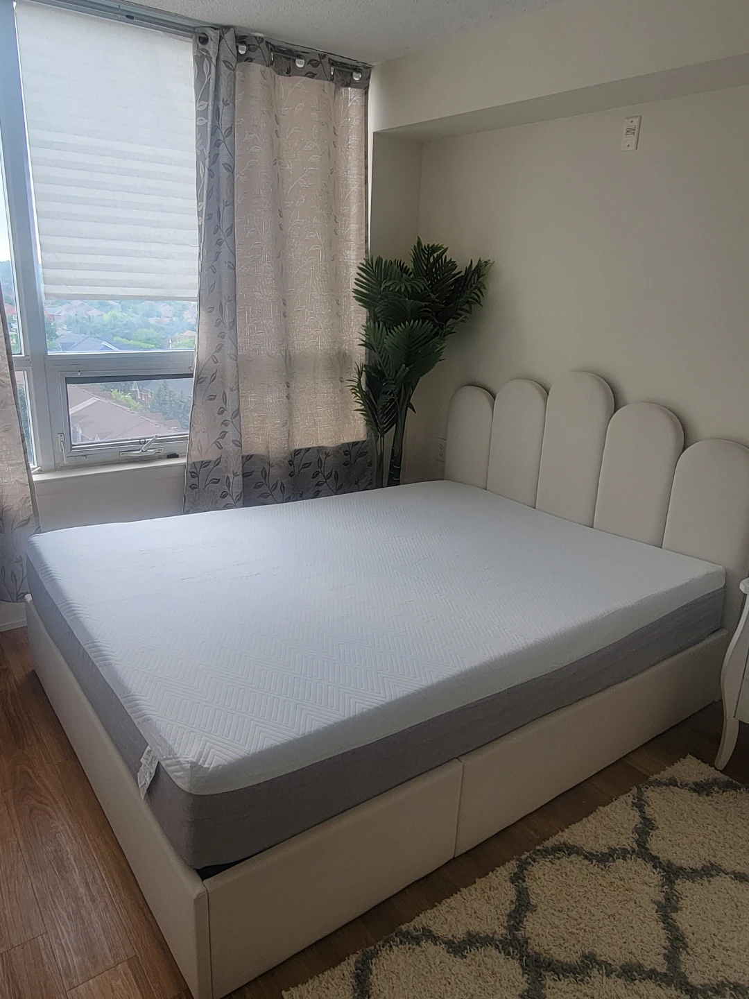 BRAND NEW QUEEN MATTRESS WITH FREE BOX SPRING!!