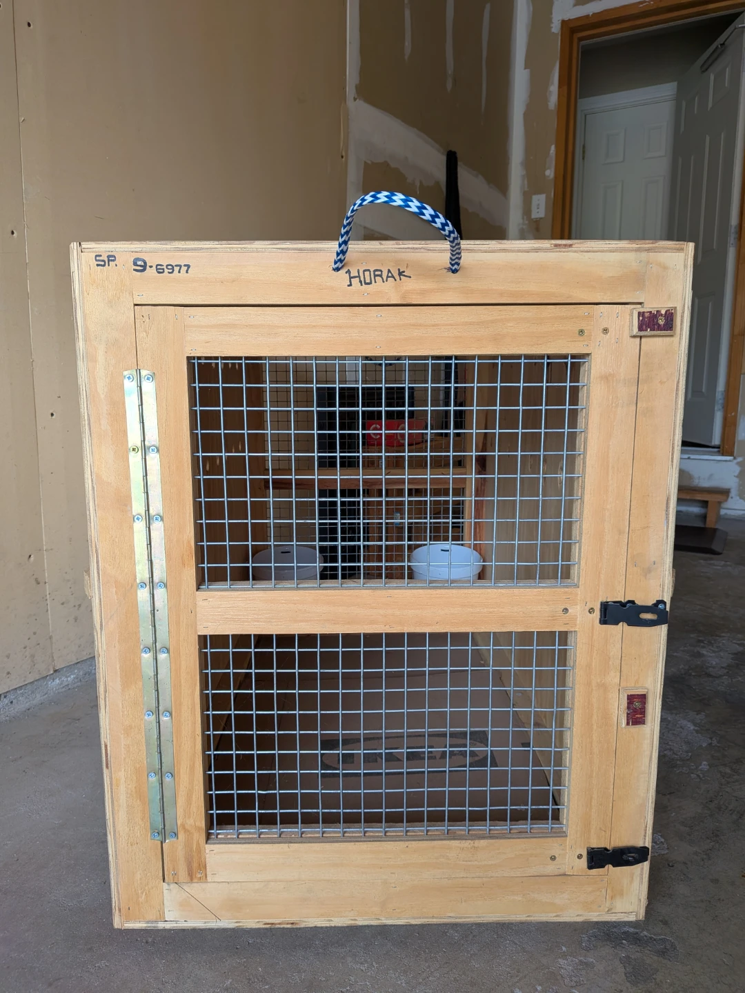 Wooden dog crate🐶🌷