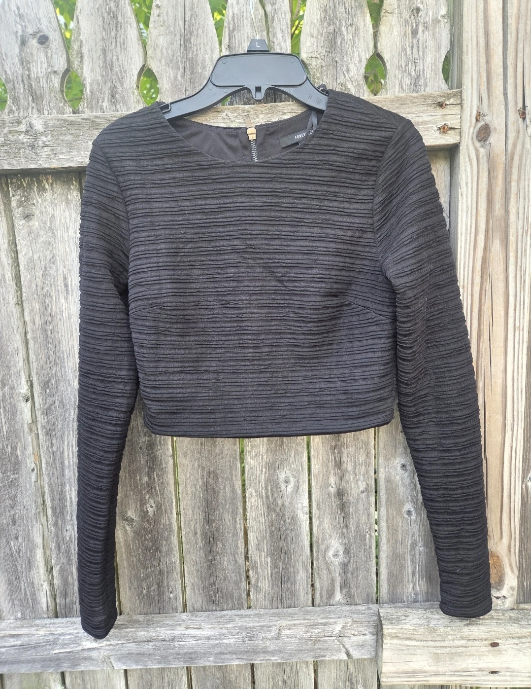 Forever 21 Black Textured Cropped Long Sleeve Top Size S