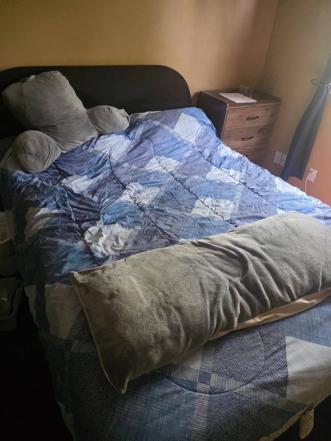 Bed (mattress and box spring +bed frame)