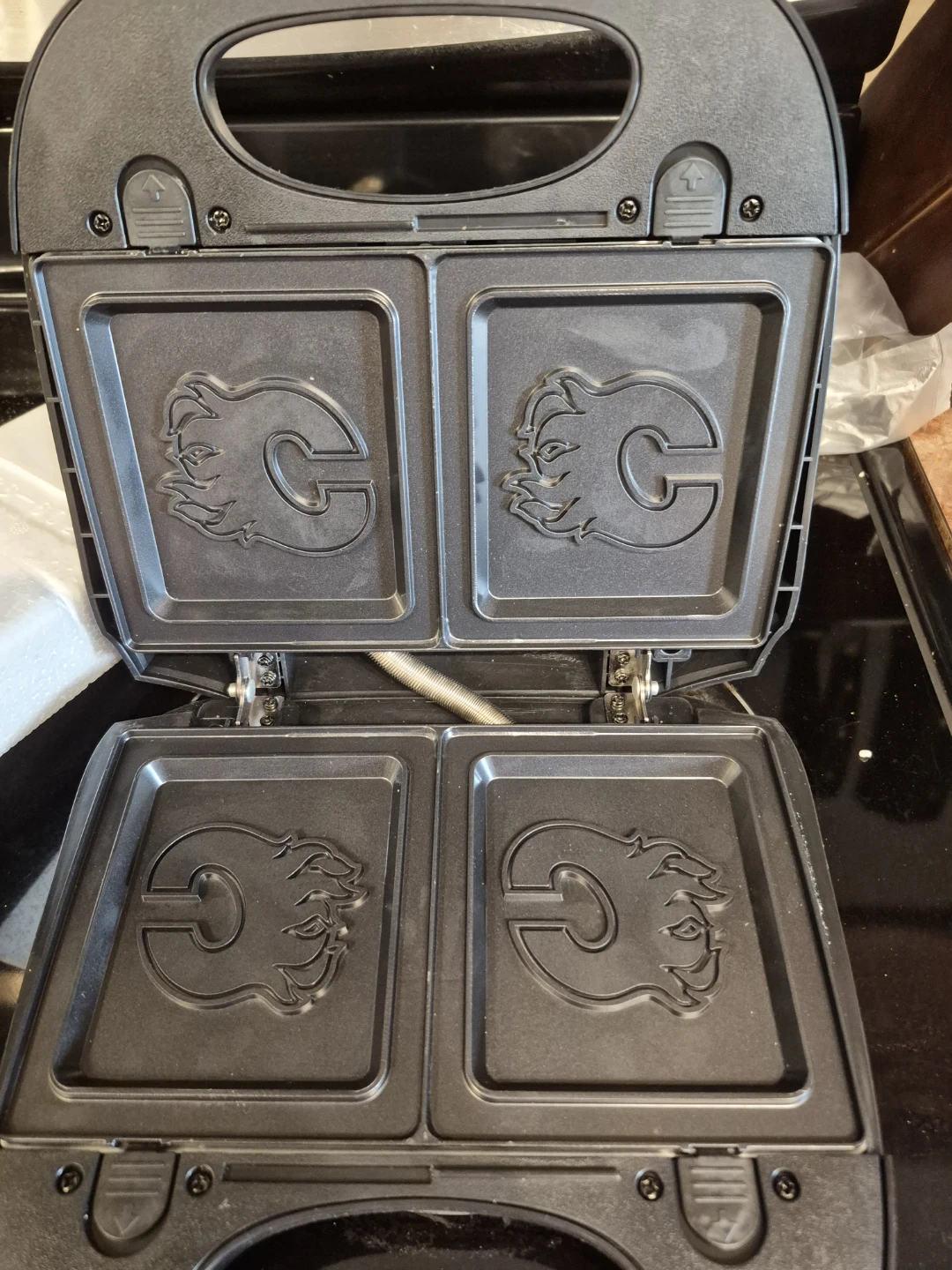 NHL Sandwich & Waffle Grill