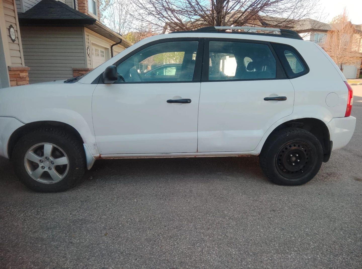 White Hyundai Tucson SUV - photo 5