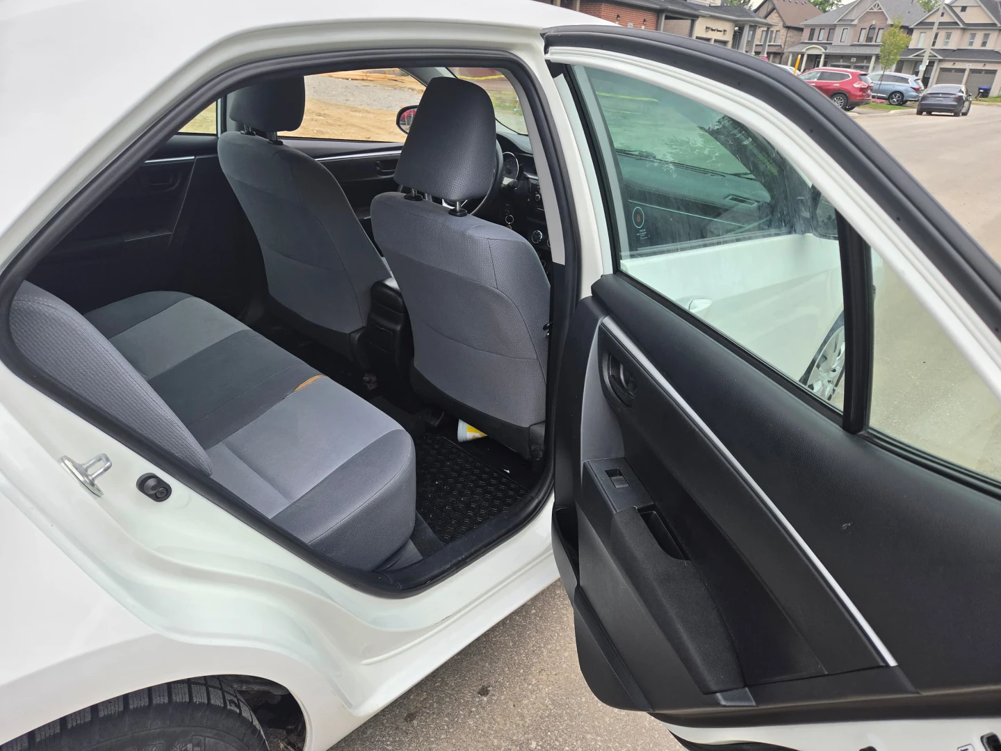 Toyota corolla White - photo 2