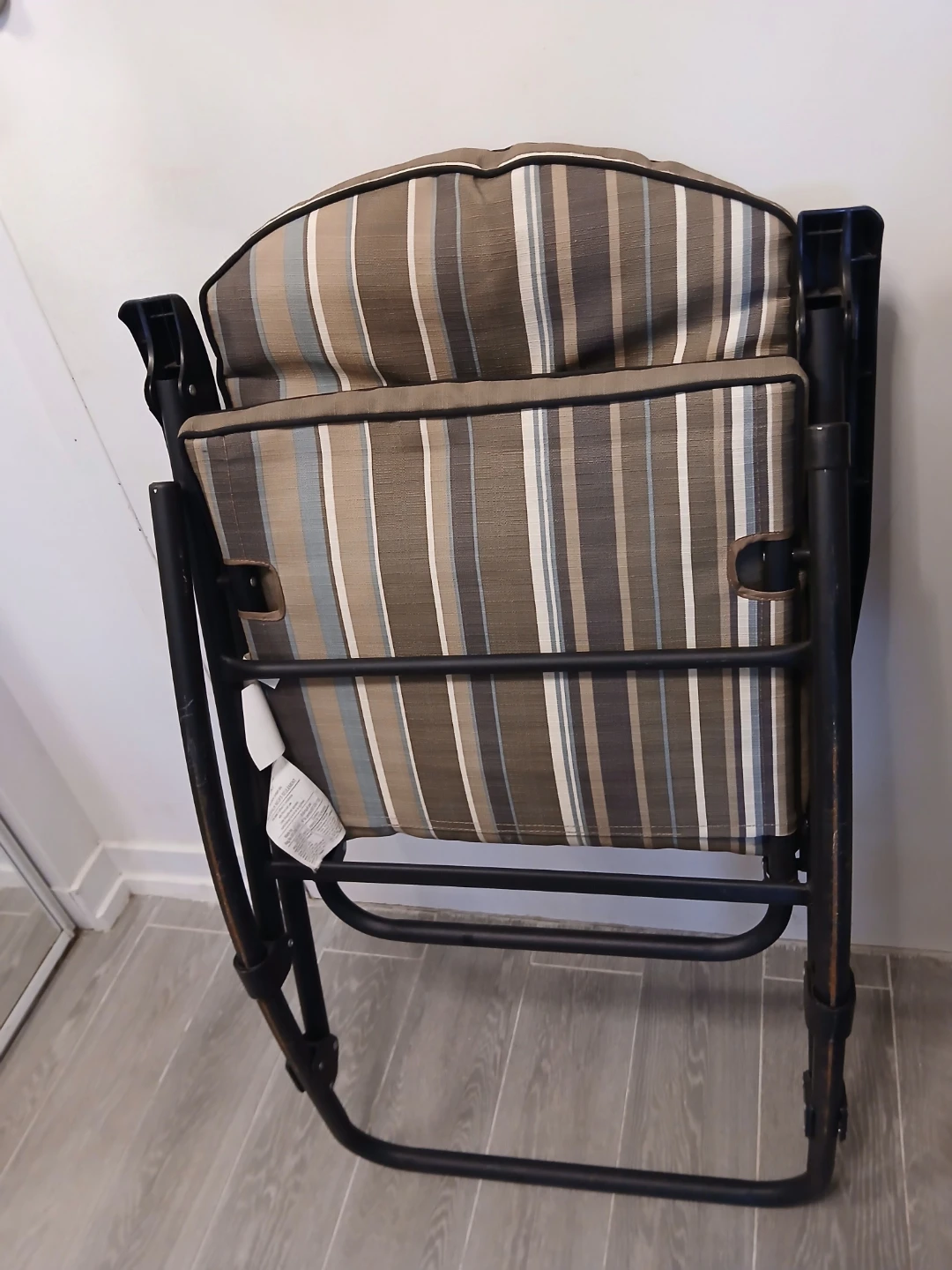 Folding Rocking Chair with Striped Cushion. - photo 4