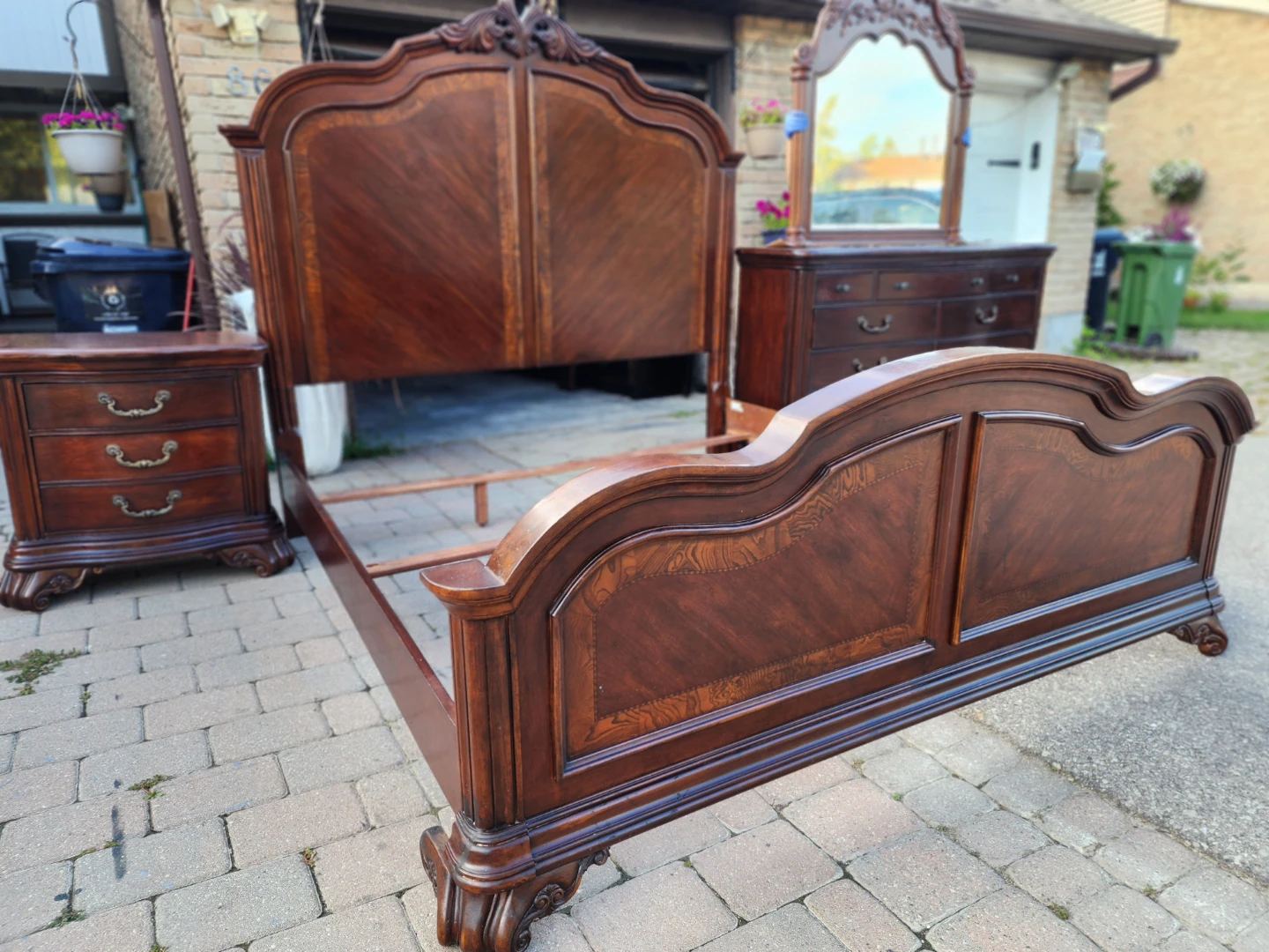 King solid wood . Delivery $80