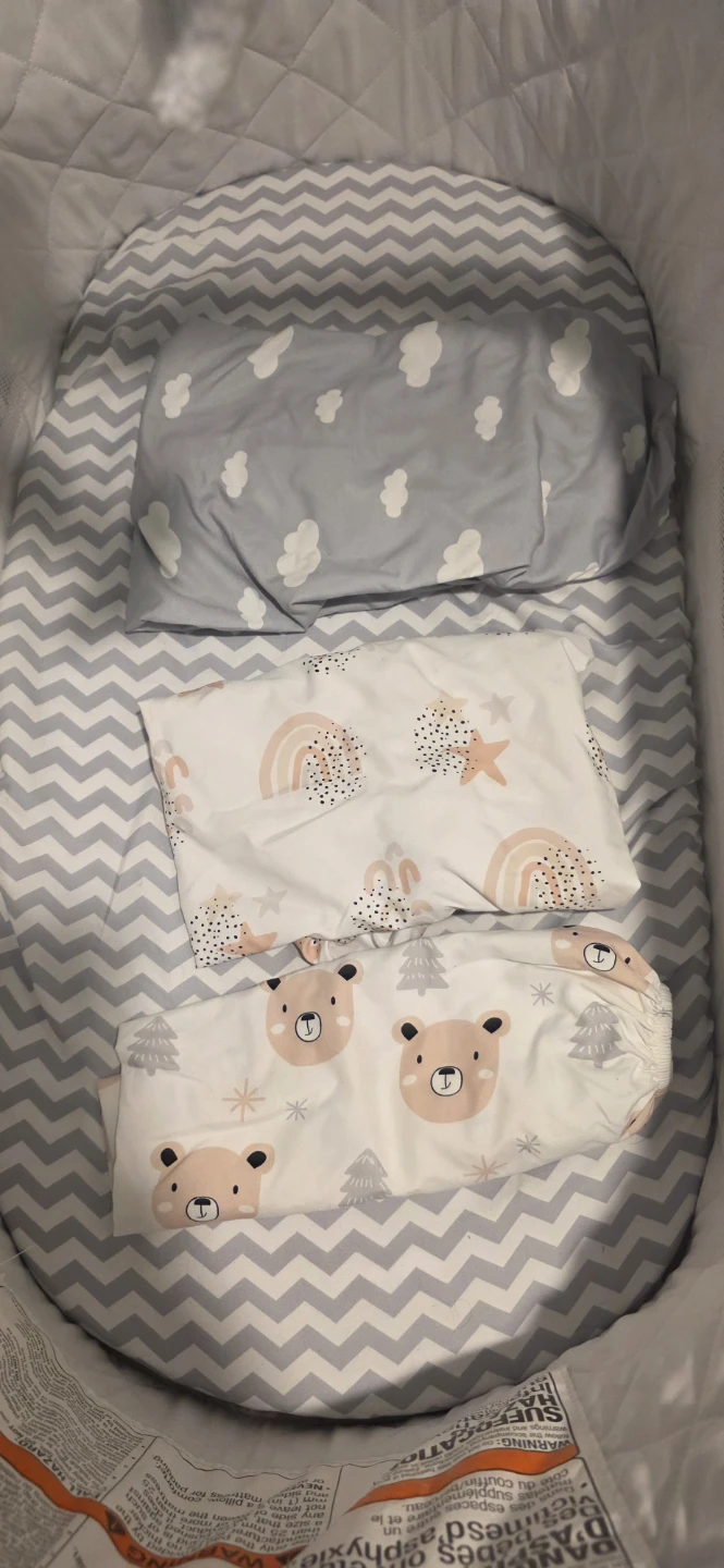 Bassinet with fitted mattress sheets - photo 3