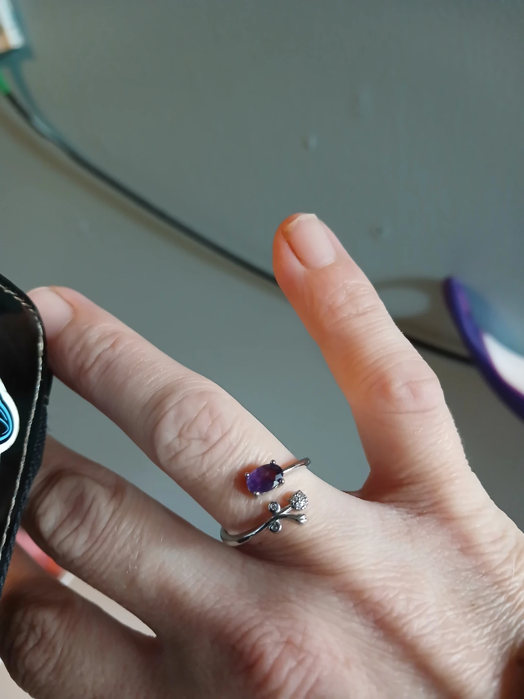 Silver ring with amethyst  stone & floral detail