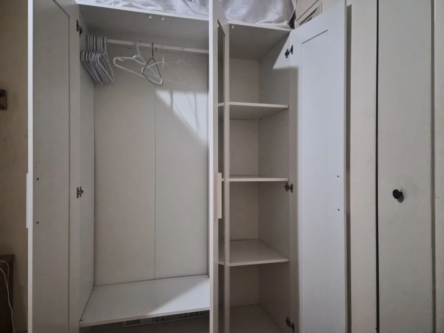 White colour WARDROBE with mirror - photo 3
