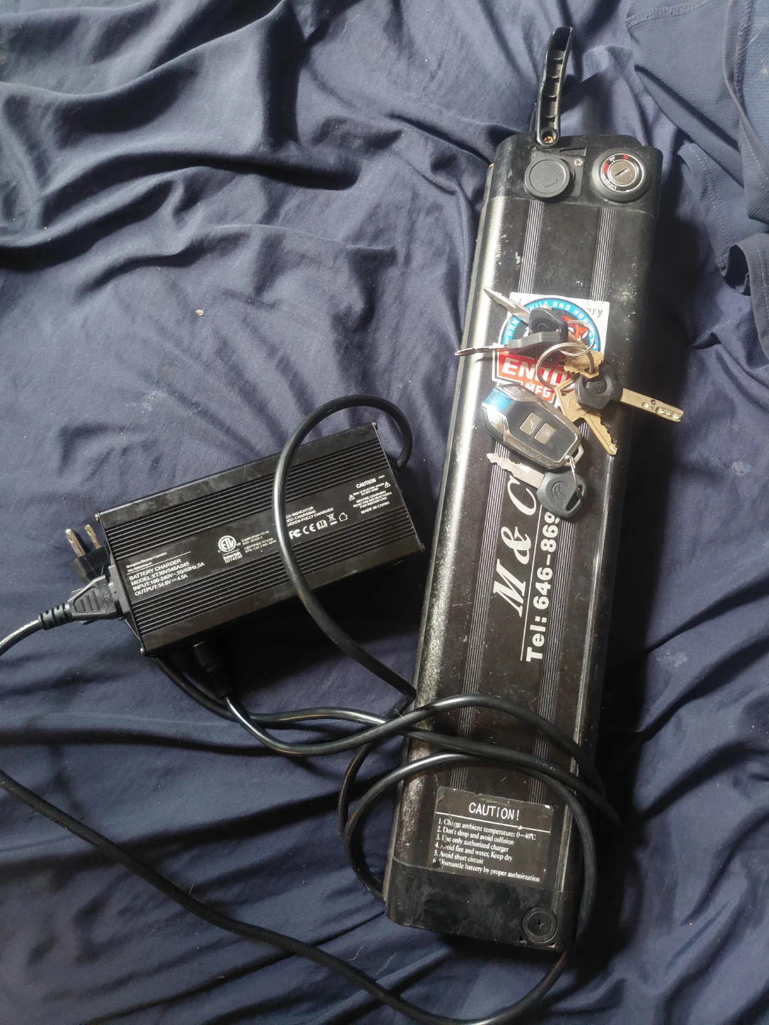 M&C E-bike Battery Pack with Charger - photo 2