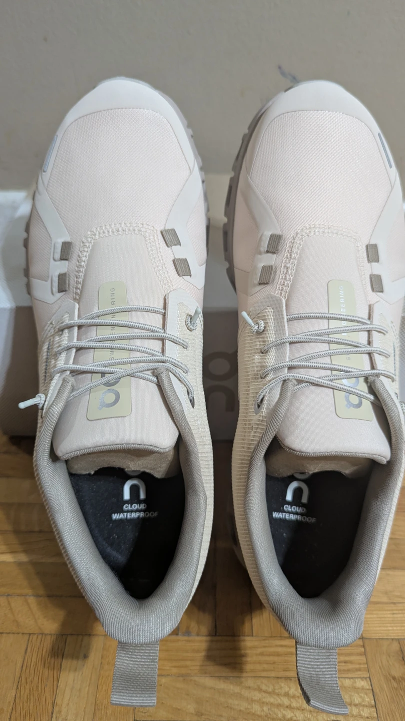 BRAND new ON cloud 6 WP women's shoes for sale