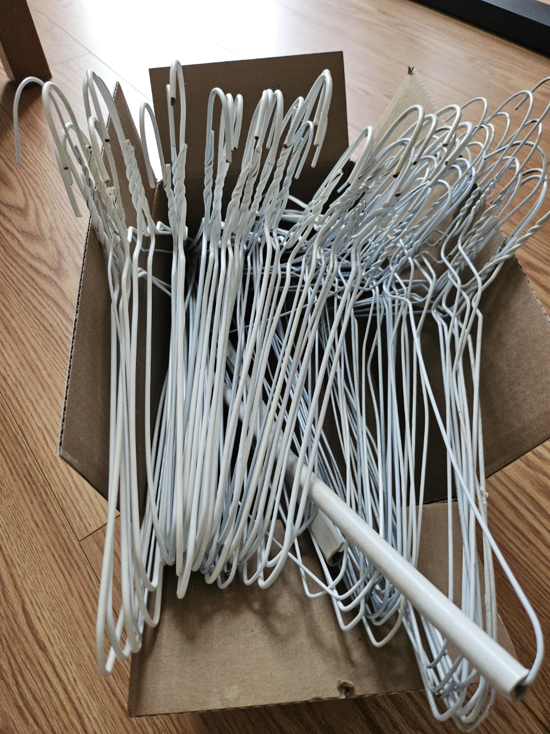 White Metal Clothes Hangers (Bulk 61 hungers)