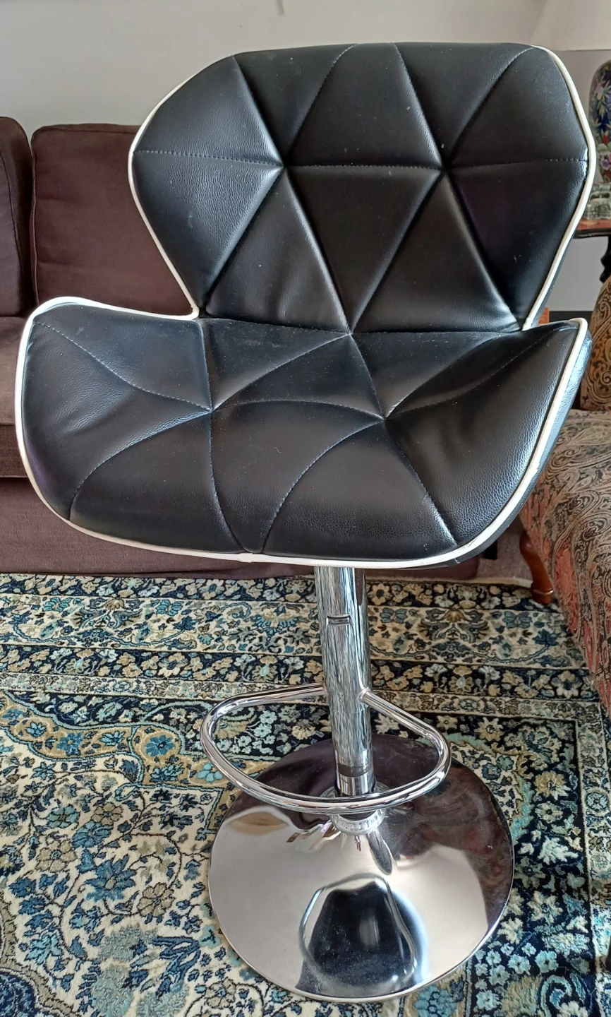 Black Bar Stool (Adjustable, set of 2) - photo 2