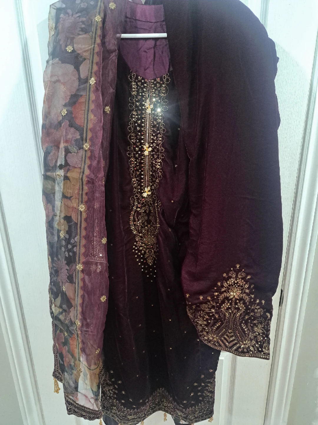 Embroidered Velvet Suit with Dupatta - photo 2