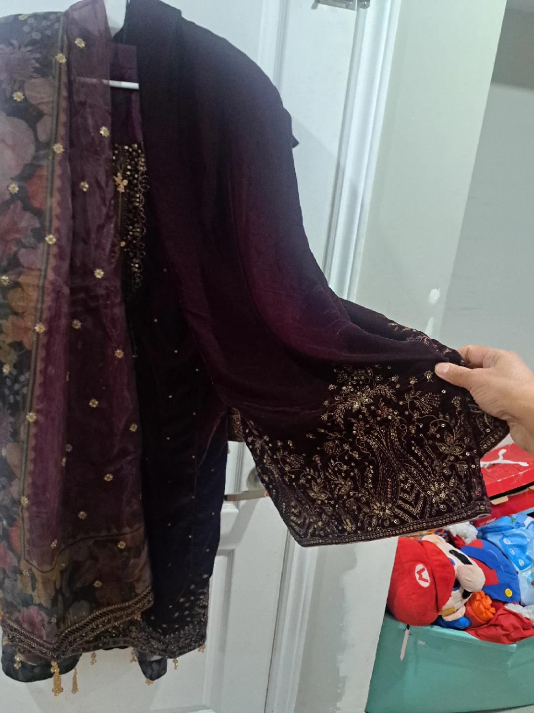 Embroidered Velvet Suit with Dupatta - photo 3