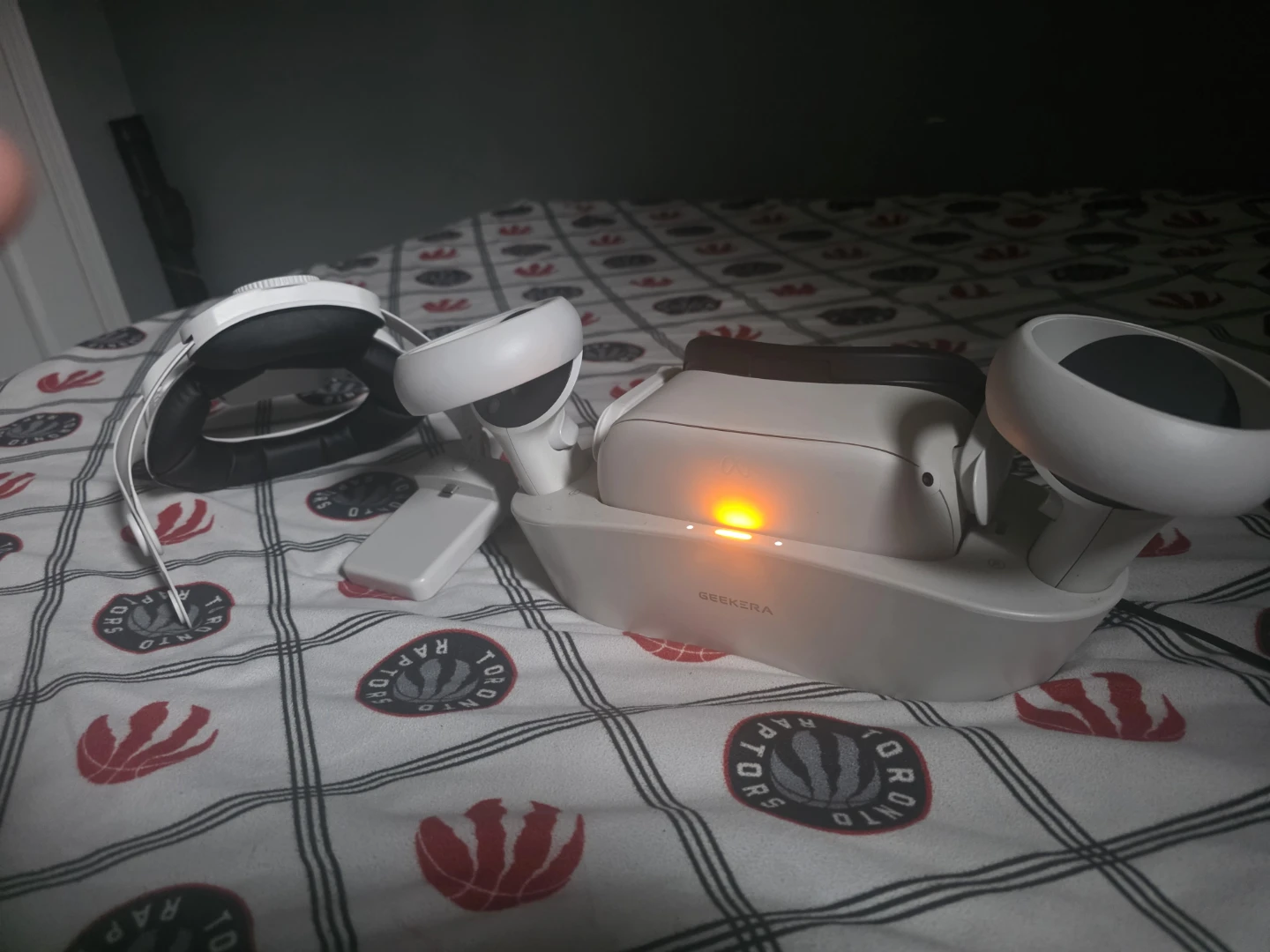 Meta Quest 2 - Charing dock - upgraded headband - extra battery - photo 3